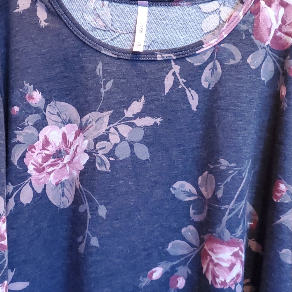 Pink and Gray flowers 💐 sweater